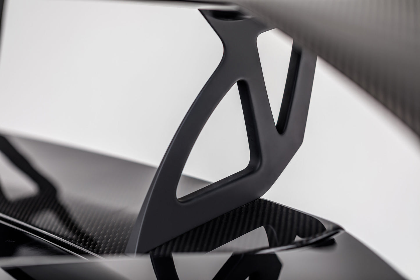 VORSTEINER MONDIALE EDIZIONE CARBON FIBER AERO WING BLADE W/ ALUMINUM UPRIGHTS – LAMBORGHINI HURACAN