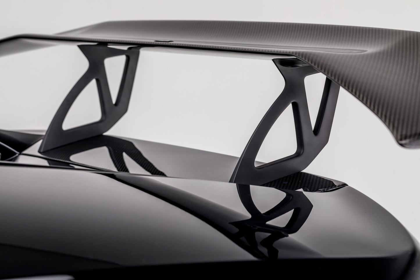 VORSTEINER MONDIALE EDIZIONE CARBON FIBER AERO WING BLADE W/ ALUMINUM UPRIGHTS – LAMBORGHINI HURACAN
