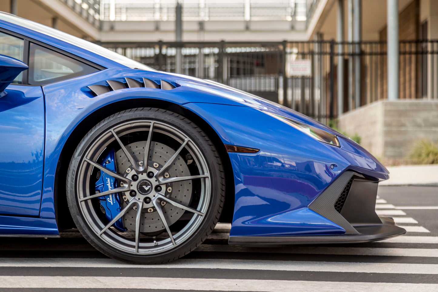 VORSTEINER NOVARA EDIZIONE CARBON FIBER FRONT FENDERS W/ VENTS AND SPLASH SHIELDS – LAMBORGHINI HURACAN